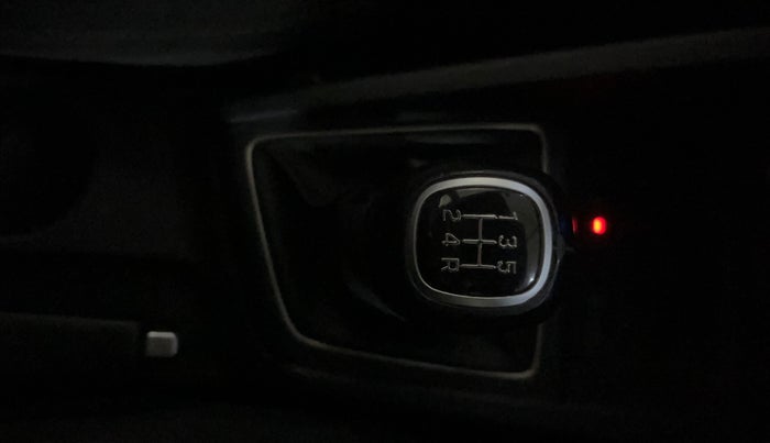 2019 Hyundai Elite i20 ASTA 1.2 (O), Petrol, Manual, 33,402 km, Gear Lever