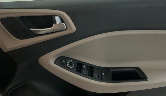 2019 Hyundai Elite i20 ASTA 1.2 (O), Petrol, Manual, 33,402 km, Driver Side Door Panels Control