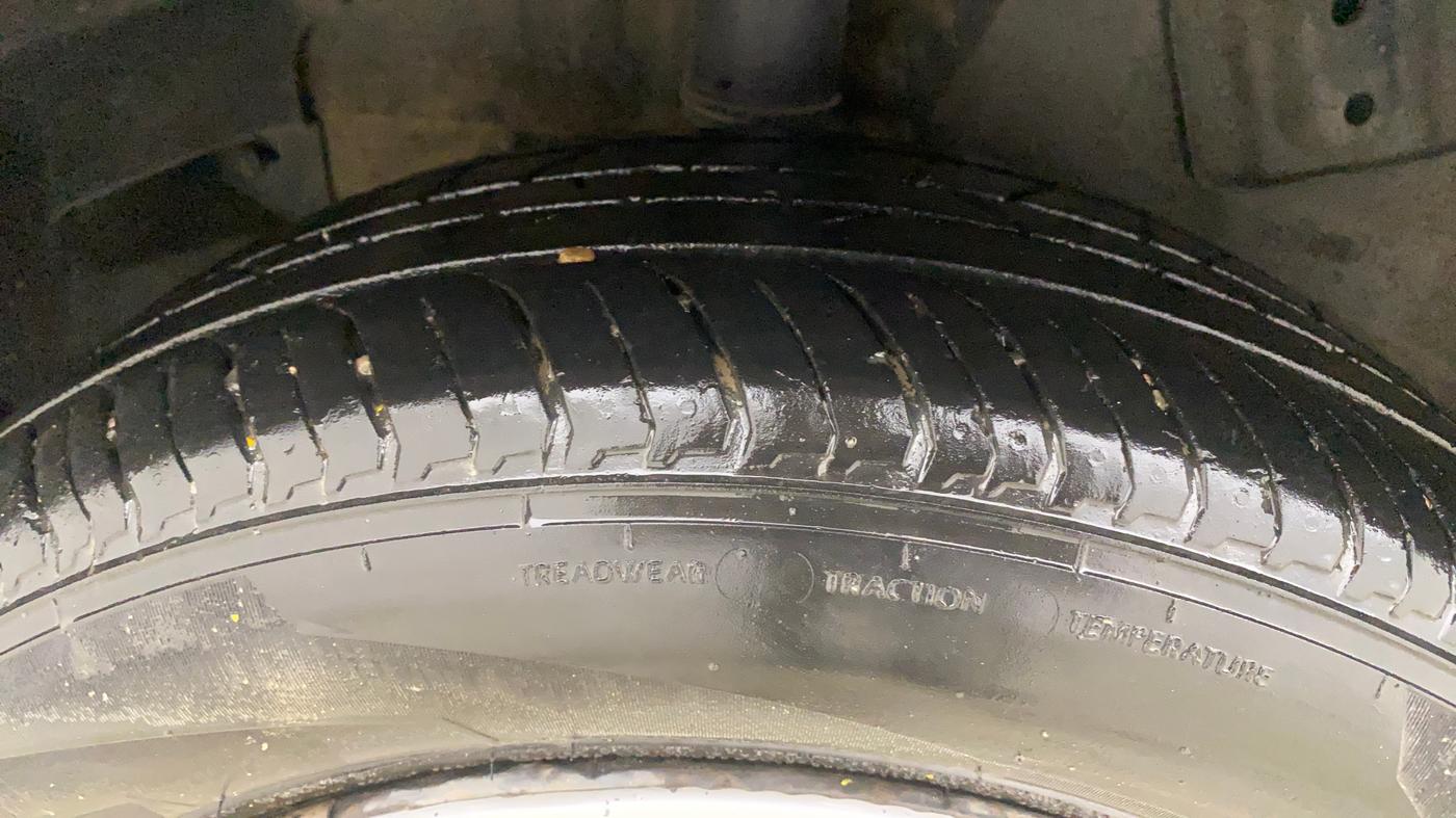 2018 Tata NEXON XM PETROL, CNG, Manual, 1,19,233 km, Right Rear Tyre Tread