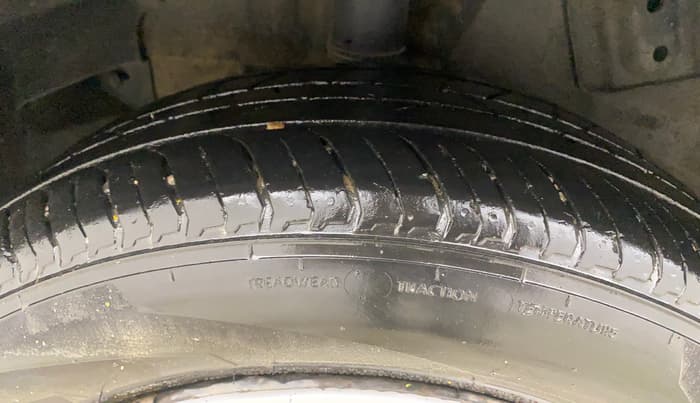 2018 Tata NEXON XM PETROL, CNG, Manual, 1,20,081 km, Right Rear Tyre Tread