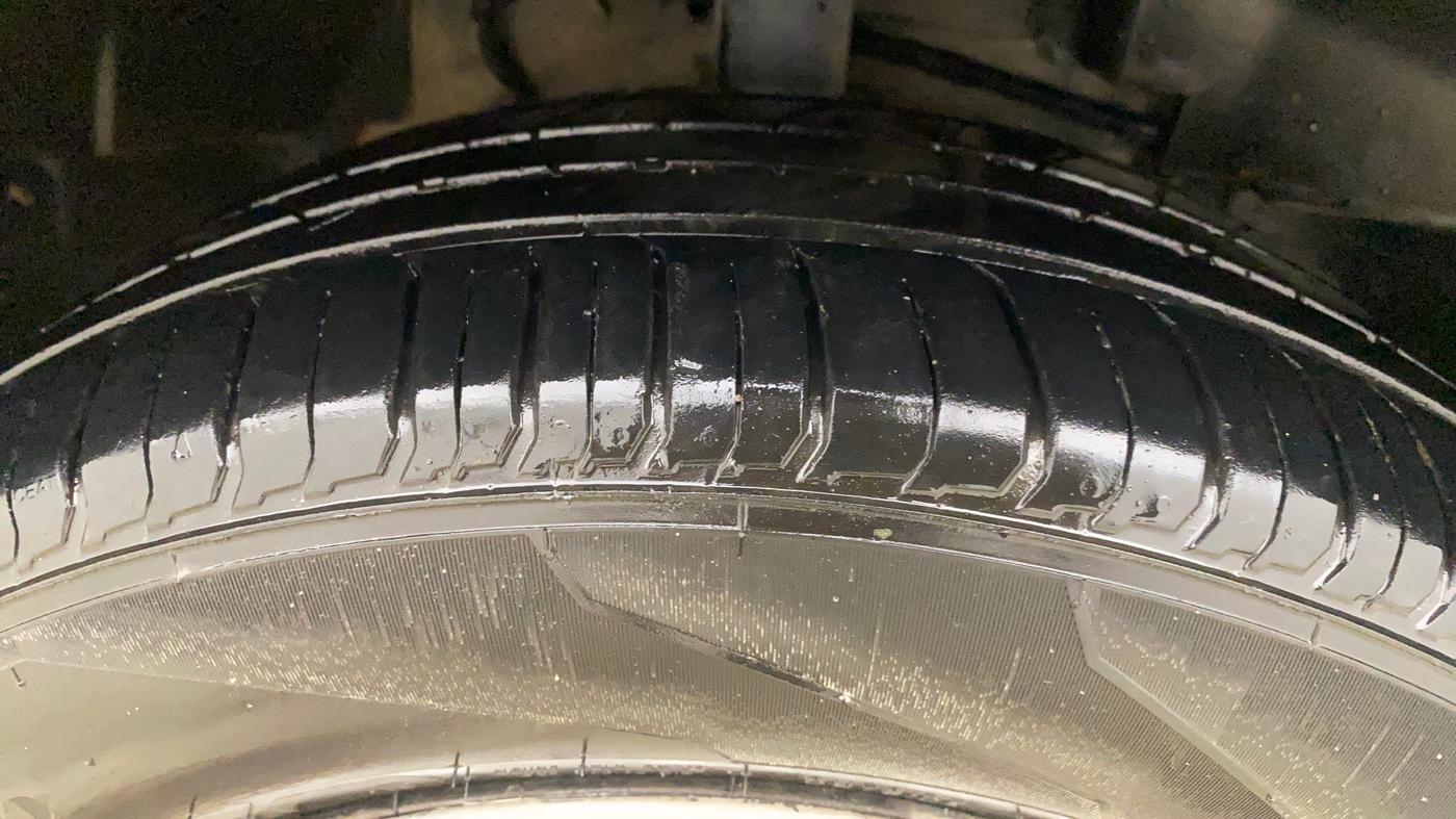 2018 Tata NEXON XM PETROL, CNG, Manual, 1,19,233 km, Right Front Tyre Tread
