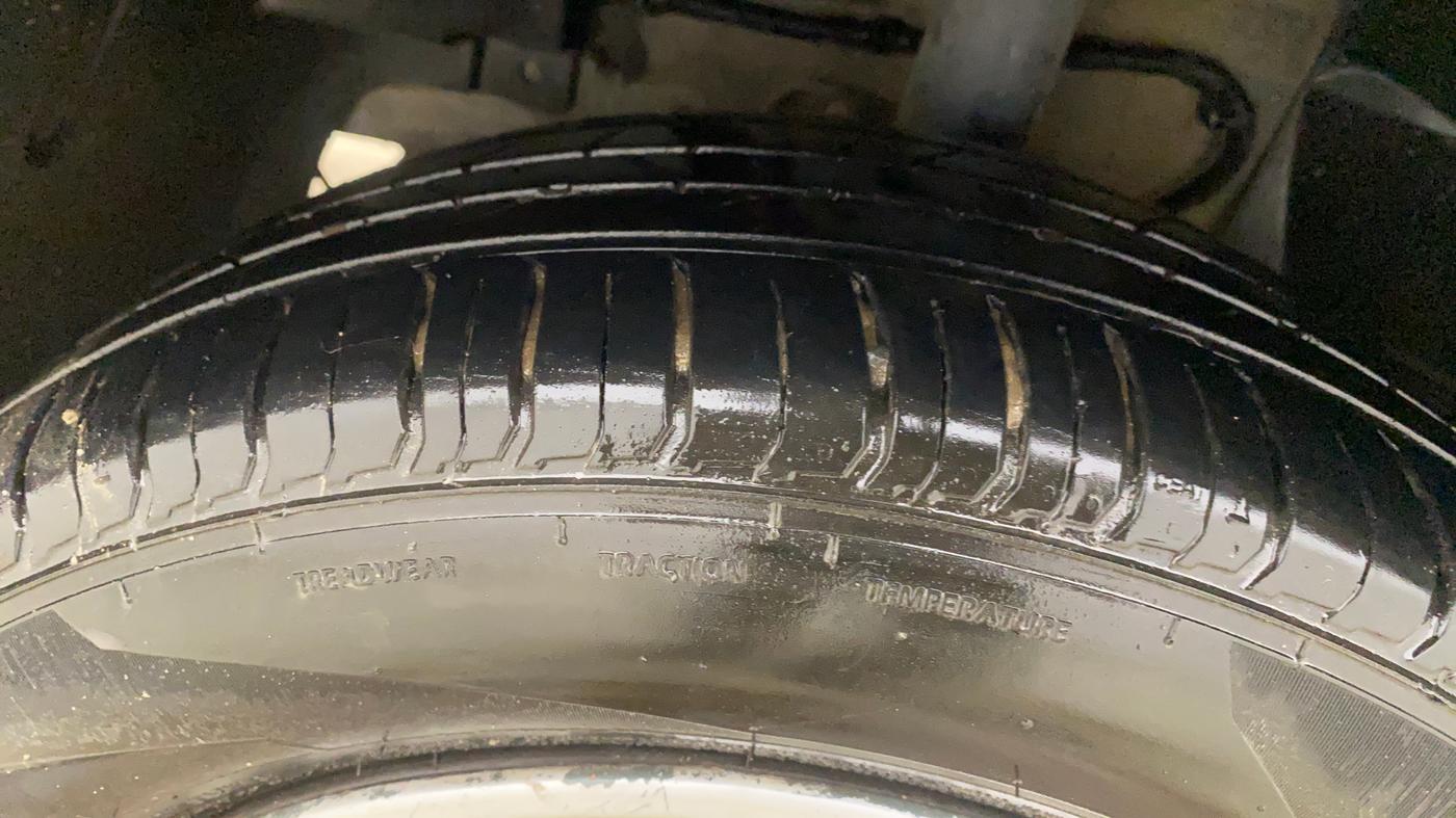 2018 Tata NEXON XM PETROL, CNG, Manual, 1,19,233 km, Left Front Tyre Tread
