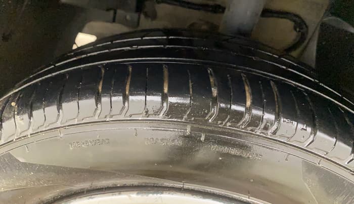 2018 Tata NEXON XM PETROL, CNG, Manual, 1,20,081 km, Left Front Tyre Tread