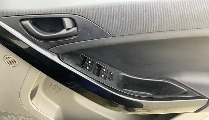 2018 Tata NEXON XM PETROL, CNG, Manual, 1,20,081 km, Driver Side Door Panels Control