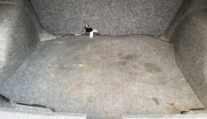 2016 Volkswagen Ameo HIGHLINE1.2L, Petrol, Manual, 81,347 km, Boot Inside