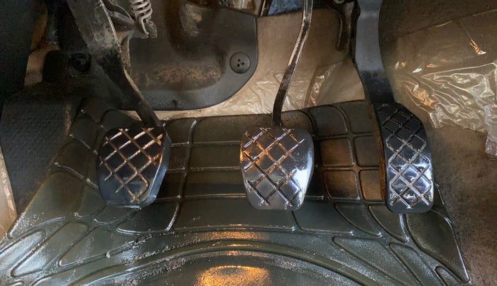 2016 Volkswagen Ameo HIGHLINE1.2L, Petrol, Manual, 81,347 km, Pedals