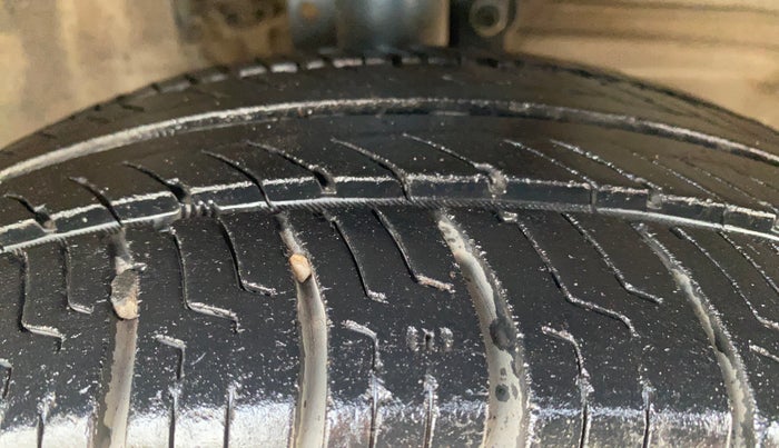 2016 Volkswagen Ameo HIGHLINE1.2L, Petrol, Manual, 81,347 km, Right Front Tyre Tread