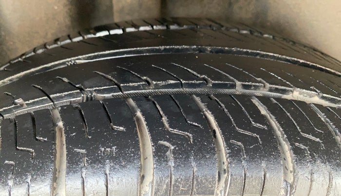 2016 Volkswagen Ameo HIGHLINE1.2L, Petrol, Manual, 81,347 km, Right Rear Tyre Tread