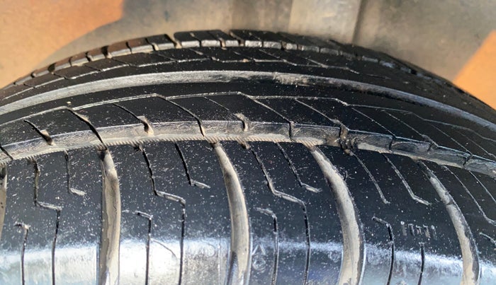 2016 Volkswagen Ameo HIGHLINE1.2L, Petrol, Manual, 81,347 km, Left Rear Tyre Tread