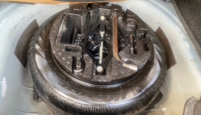 2016 Volkswagen Ameo HIGHLINE1.2L, Petrol, Manual, 81,347 km, Spare Tyre