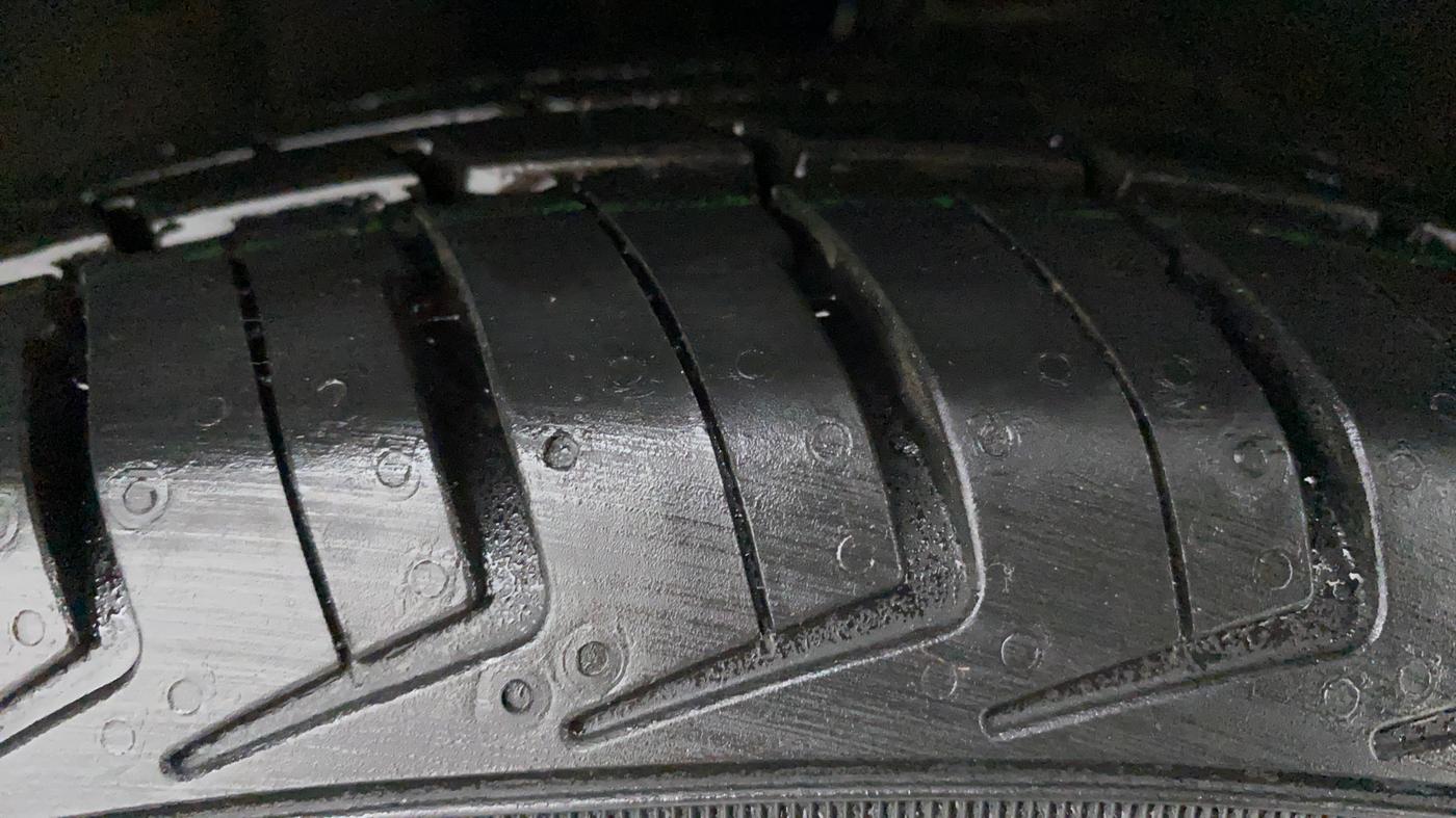 2010 Hyundai i10 SPORTZ 1.2, Petrol, Manual, 45,887 km, Right Front Tyre Tread