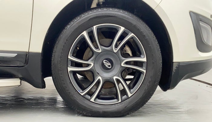 2019 Mahindra MARAZZO M8 7 STR, Diesel, Manual, 13,234 km, Right Front Wheel