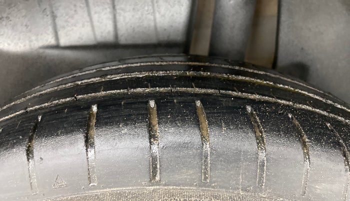 2021 Maruti Dzire ZXI, Petrol, Manual, 60,143 km, Left Rear Tyre Tread