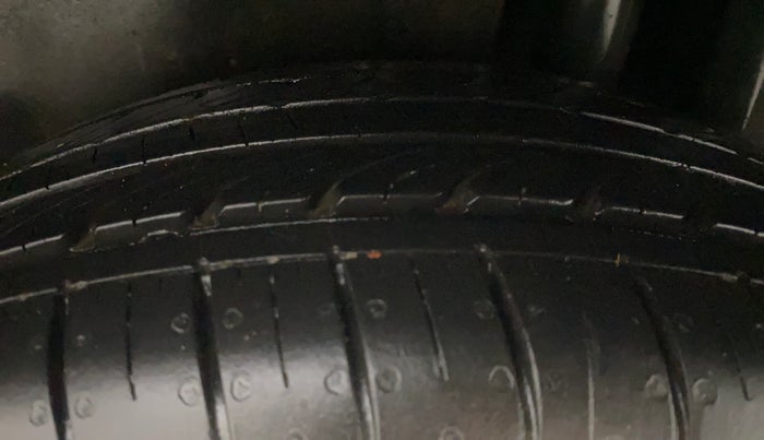 2022 Maruti Ciaz ZETA 1.5 SHVS MT PETROL, Petrol, Manual, 75,762 km, Left Rear Tyre Tread