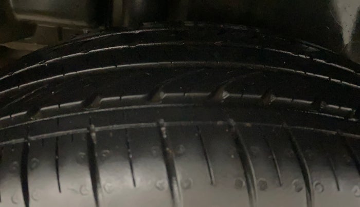 2022 Maruti Ciaz ZETA 1.5 SHVS MT PETROL, Petrol, Manual, 75,762 km, Right Rear Tyre Tread