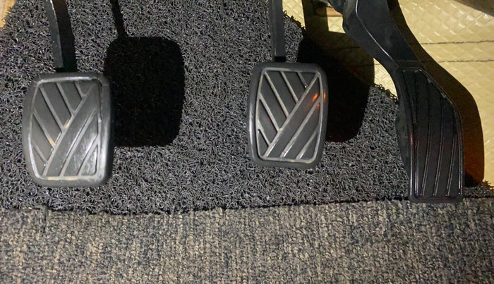 2022 Maruti Ciaz ZETA 1.5 SHVS MT PETROL, Petrol, Manual, 75,762 km, Pedals