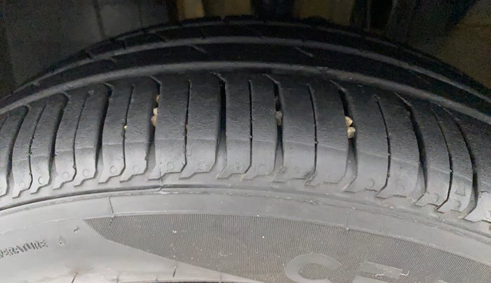 2021 Renault TRIBER RXZ AMT, Petrol, Automatic, 8,049 km, Left Front Tyre Tread