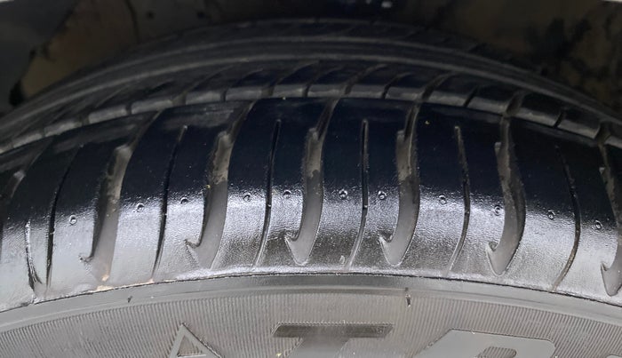 2011 Hyundai Verna FLUIDIC 1.6 SX VTVT OPT, Petrol, Manual, 78,381 km, Left Front Tyre Tread