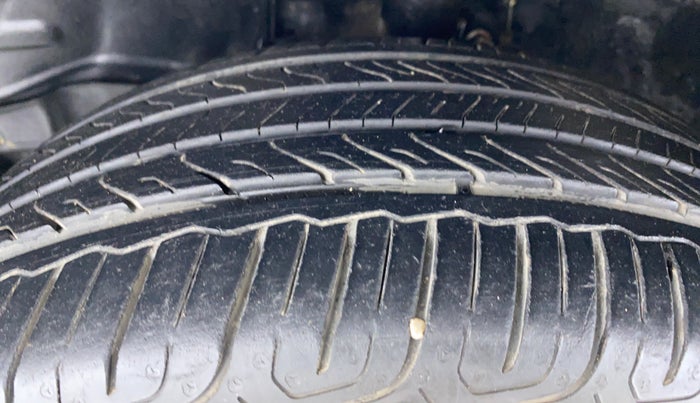 2017 Toyota Corolla Altis GL, Petrol, Manual, 59,767 km, Left Front Tyre Tread