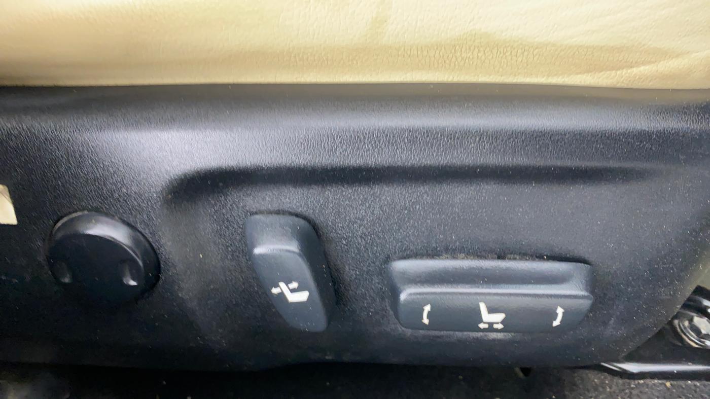 2017 Toyota Corolla Altis GL, Petrol, Manual, 59,767 km, Driver Side Adjustment Panel