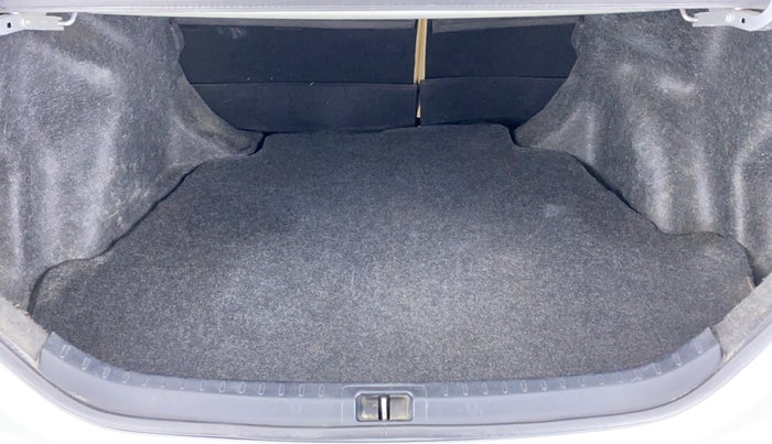 2017 Toyota Corolla Altis GL, Petrol, Manual, 59,767 km, Boot Inside