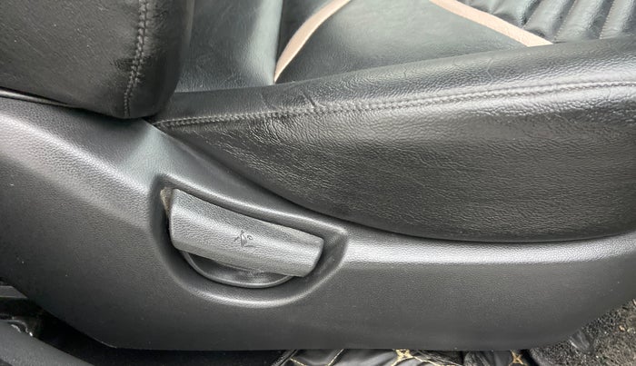 2019 Hyundai Grand i10 MAGNA 1.2 VTVT, Petrol, Manual, 10,547 km, Driver Side Adjustment Panel