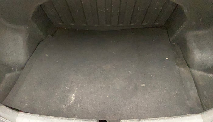 2018 Hyundai Xcent SX 1.2, Petrol, Manual, 97,431 km, Boot Inside