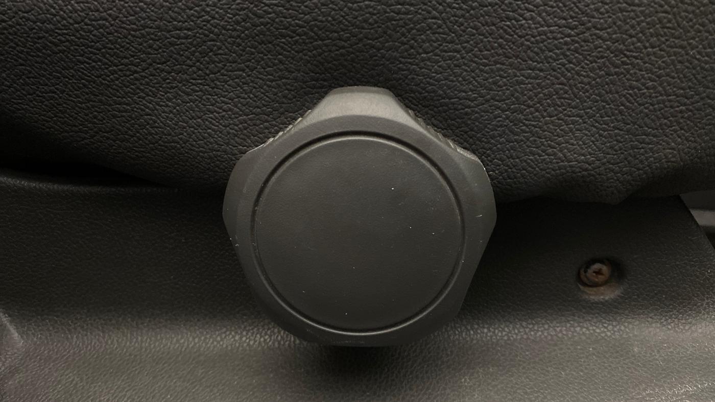 2014 Chevrolet Beat LS PETROL, Petrol, Manual, 78,601 km, Driver Side Adjustment Panel