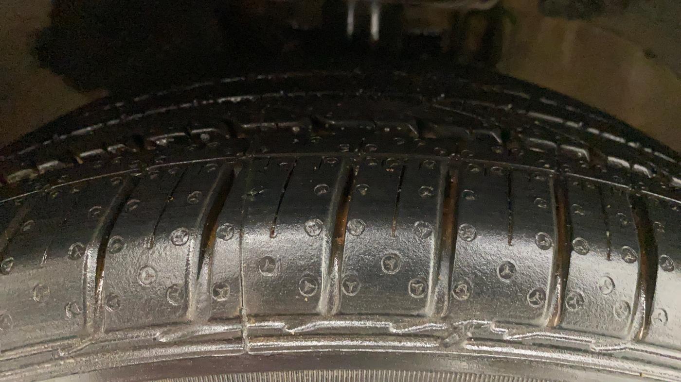 2018 Volkswagen Ameo HIGHLINE PLUS 1.5L AT 16 ALLOY, Diesel, Automatic, 81,749 km, Left Front Tyre Tread