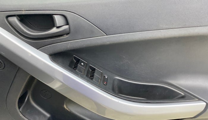 2021 Tata NEXON XMA PETROL, Petrol, Automatic, 30,714 km, Driver Side Door Panels Control