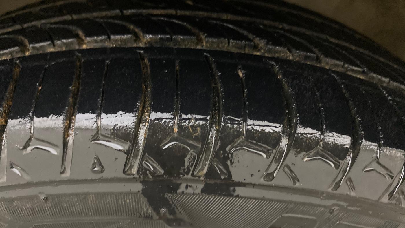 2018 Maruti Wagon R 1.0 VXI AMT, Petrol, Automatic, 71,613 km, Left Front Tyre Tread