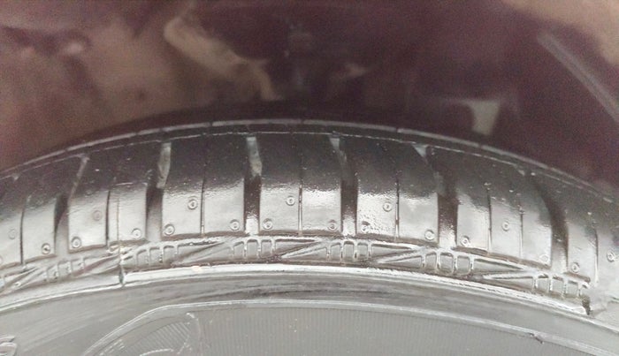 2015 Honda Jazz 1.2L I-VTEC V AT, Petrol, Automatic, 76,500 km, Right Front Tyre Tread