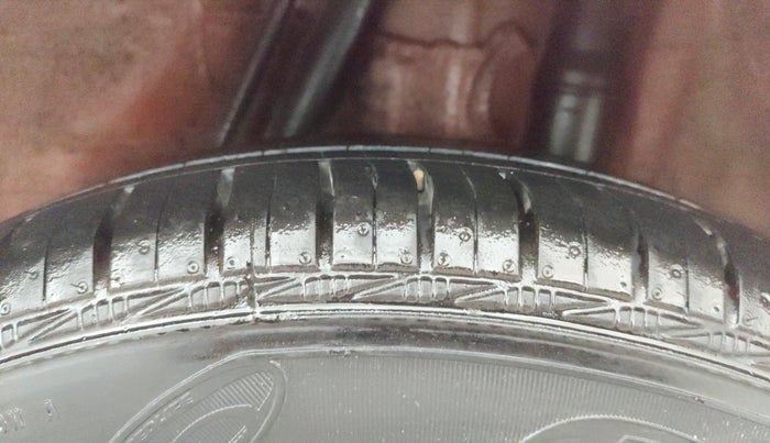 2015 Honda Jazz 1.2L I-VTEC V AT, Petrol, Automatic, 76,500 km, Left Rear Tyre Tread