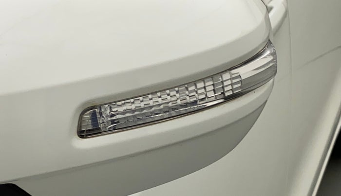 2016 Maruti Ertiga VXI CNG, CNG, Manual, 98,401 km, Left rear-view mirror - Indicator light has minor damage