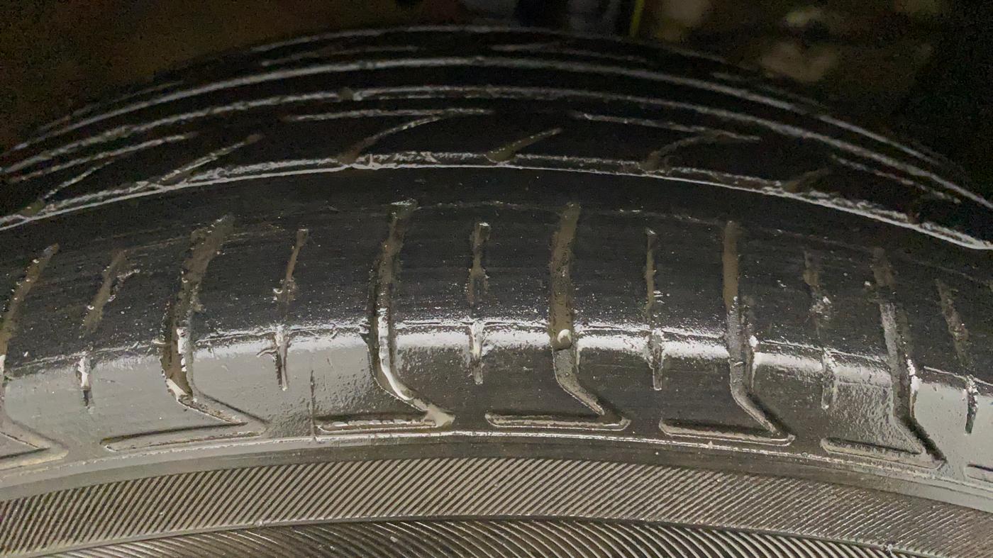 2016 Maruti Ertiga VXI CNG, CNG, Manual, 98,401 km, Right Rear Tyre Tread