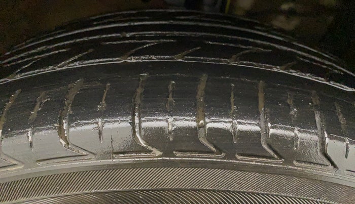 2016 Maruti Ertiga VXI CNG, CNG, Manual, 98,401 km, Right Rear Tyre Tread