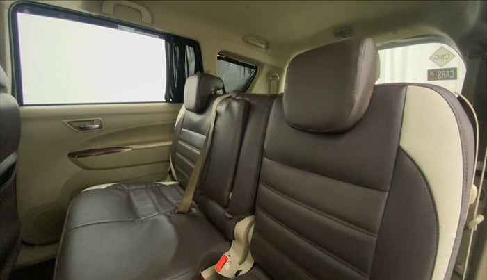 2016 Maruti Ertiga VXI CNG, CNG, Manual, 98,401 km, Right Side Rear Door Cabin
