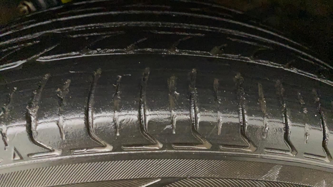 2016 Maruti Ertiga VXI CNG, CNG, Manual, 98,401 km, Left Front Tyre Tread