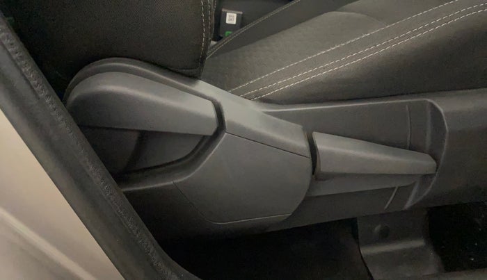 2021 Renault Kiger RXZ TURBO MT, Petrol, Manual, 34,920 km, Driver Side Adjustment Panel