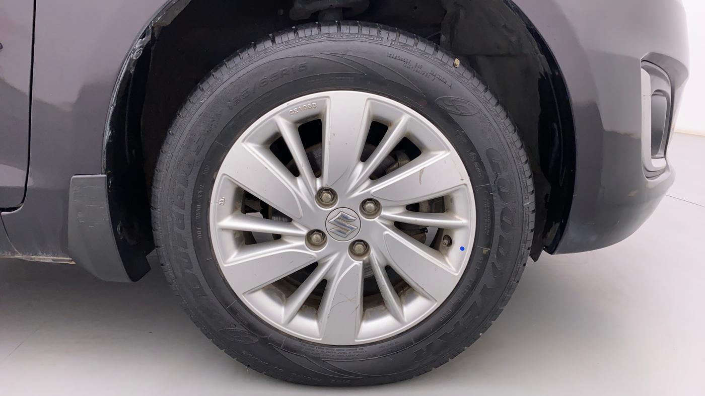 2017 Maruti Swift ZXI D, Petrol, Manual, 45,739 km, Right Front Wheel