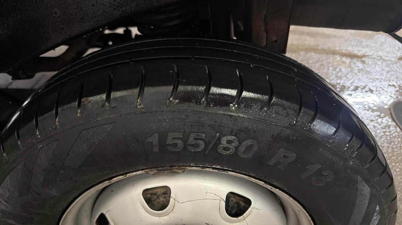 2017 Maruti Eeco 5 STR WITH A/C+HTR CNG, CNG, Manual, 80,504 km, Left Rear Tyre Tread