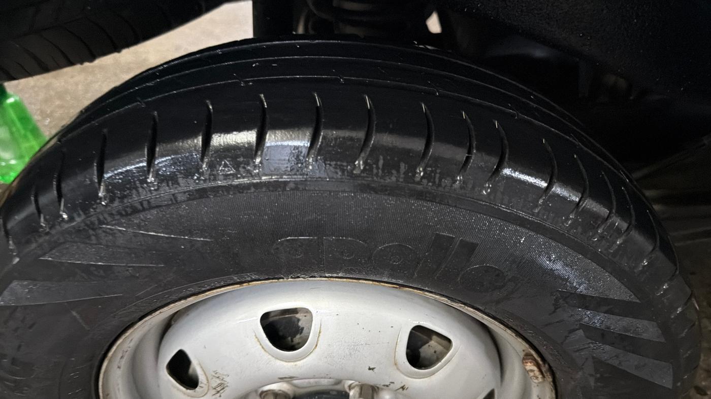 2017 Maruti Eeco 5 STR WITH A/C+HTR CNG, CNG, Manual, 80,504 km, Right Rear Tyre Tread