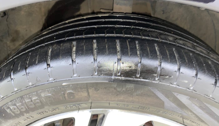 2022 Hyundai NEW I20 ASTA (O) 1.0 TURBO GDI DCT, Petrol, Automatic, 39,914 km, Right Front Tyre Tread