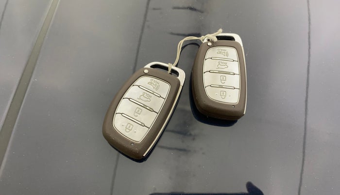 2022 Hyundai NEW I20 ASTA (O) 1.0 TURBO GDI DCT, Petrol, Automatic, 39,914 km, Key Close Up