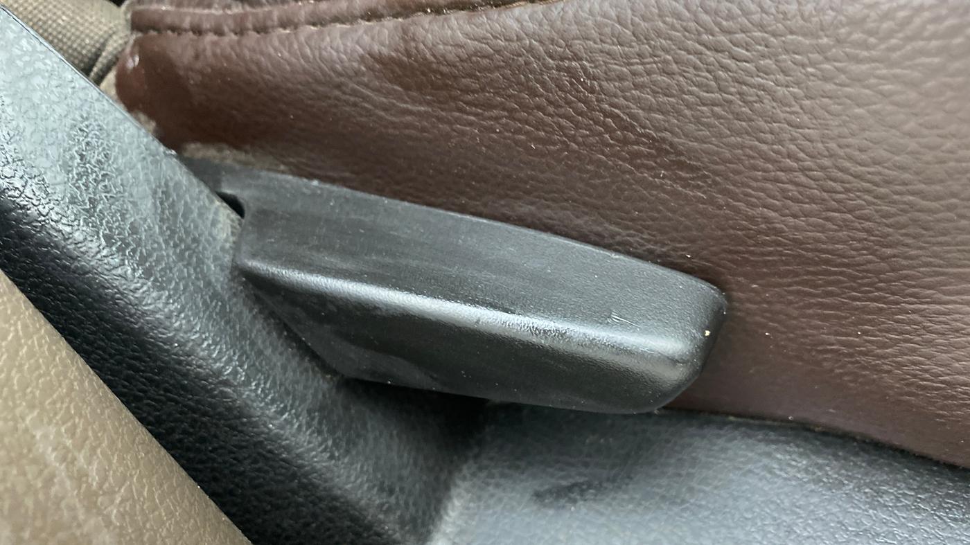 2018 Renault Duster RXS CVT, Petrol, Automatic, 98,904 km, Driver Side Adjustment Panel