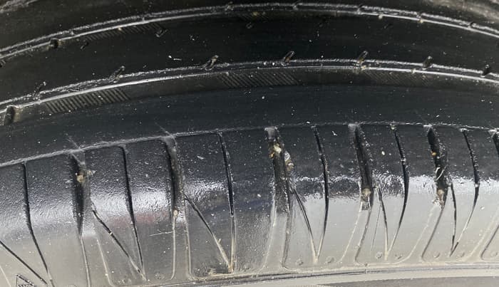 2018 Renault Duster RXS CVT, Petrol, Automatic, 98,805 km, Left Front Tyre Tread