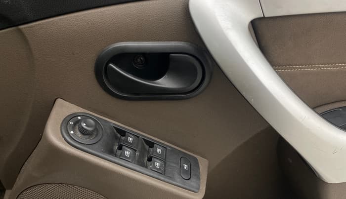 2018 Renault Duster RXS CVT, Petrol, Automatic, 98,805 km, Driver Side Door Panels Control