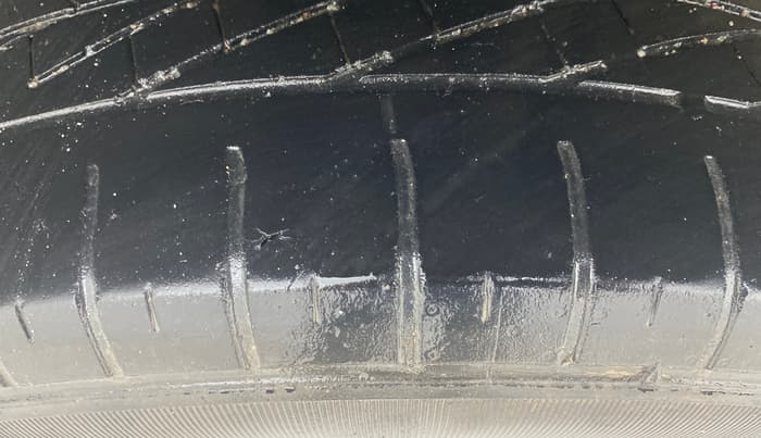 2018 Renault Duster RXS CVT, Petrol, Automatic, 98,805 km, Right Rear Tyre Tread