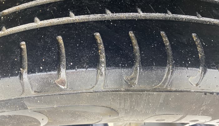 2018 Renault Duster RXS CVT, Petrol, Automatic, 98,805 km, Left Rear Tyre Tread