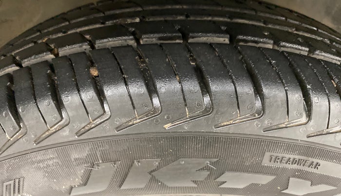 2013 Maruti A Star VXI (ABS) AT, Petrol, Automatic, 95,546 km, Right Front Tyre Tread